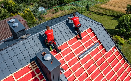 Wyb&oacute;r ekipy do budowy dachu - jak zabrać się za poszukiwania sprawdzonych fachowc&oacute;w?